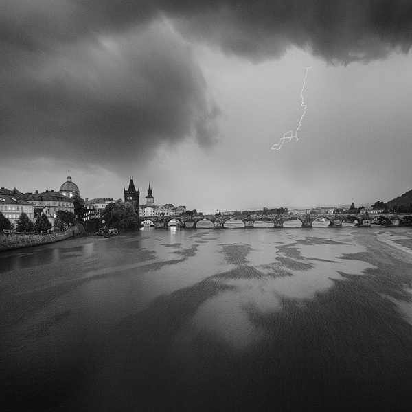Bouře nad Vltavou