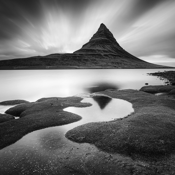 Kirkjufell, jezírko pod horou