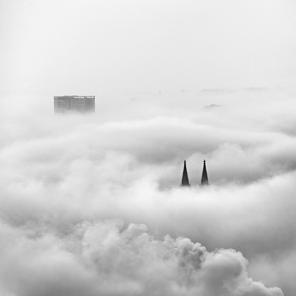 Vyšehradské věže nad mlhou